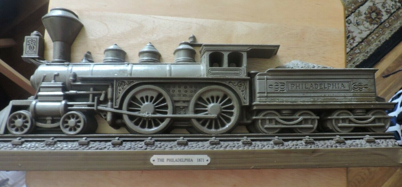 LOCOMOTIVE AND COAL CAR PLASTIC WALL DECORATION