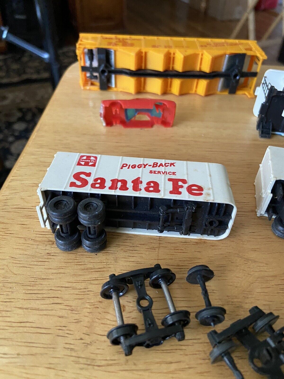 Lot of TYCO Train Cars and Parts for a Model Train set (For Parts Only)