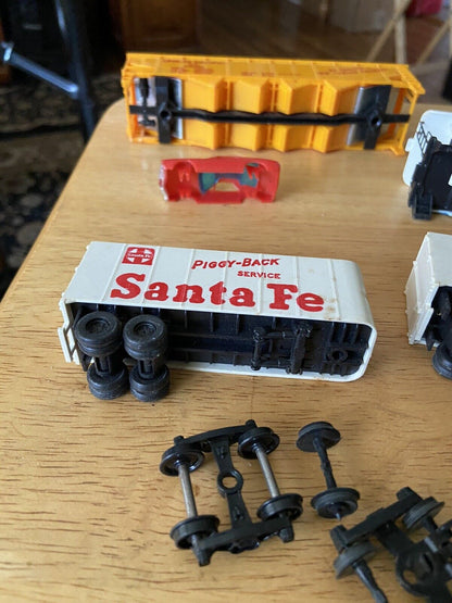 Lot of TYCO Train Cars and Parts for a Model Train set (For Parts Only)