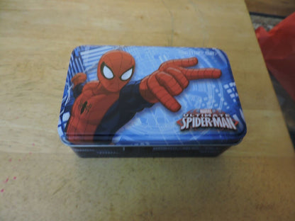 MARVEL ULTIMATE SPIDER-MAN NECKLACE AND ZIPPER PULL IN COLLECTOR CASE
