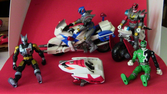Bandai SPD Power Ranger Figurine Set (Includes 2 SPD Motorcyles & 4 SPD Figures)