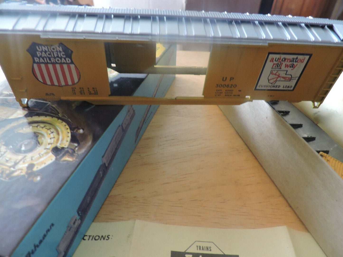 ATHEARN TRAINS IN MINIATURE UNION PACIFIC  50 FT DBL DR AUTO CAR (NIB)