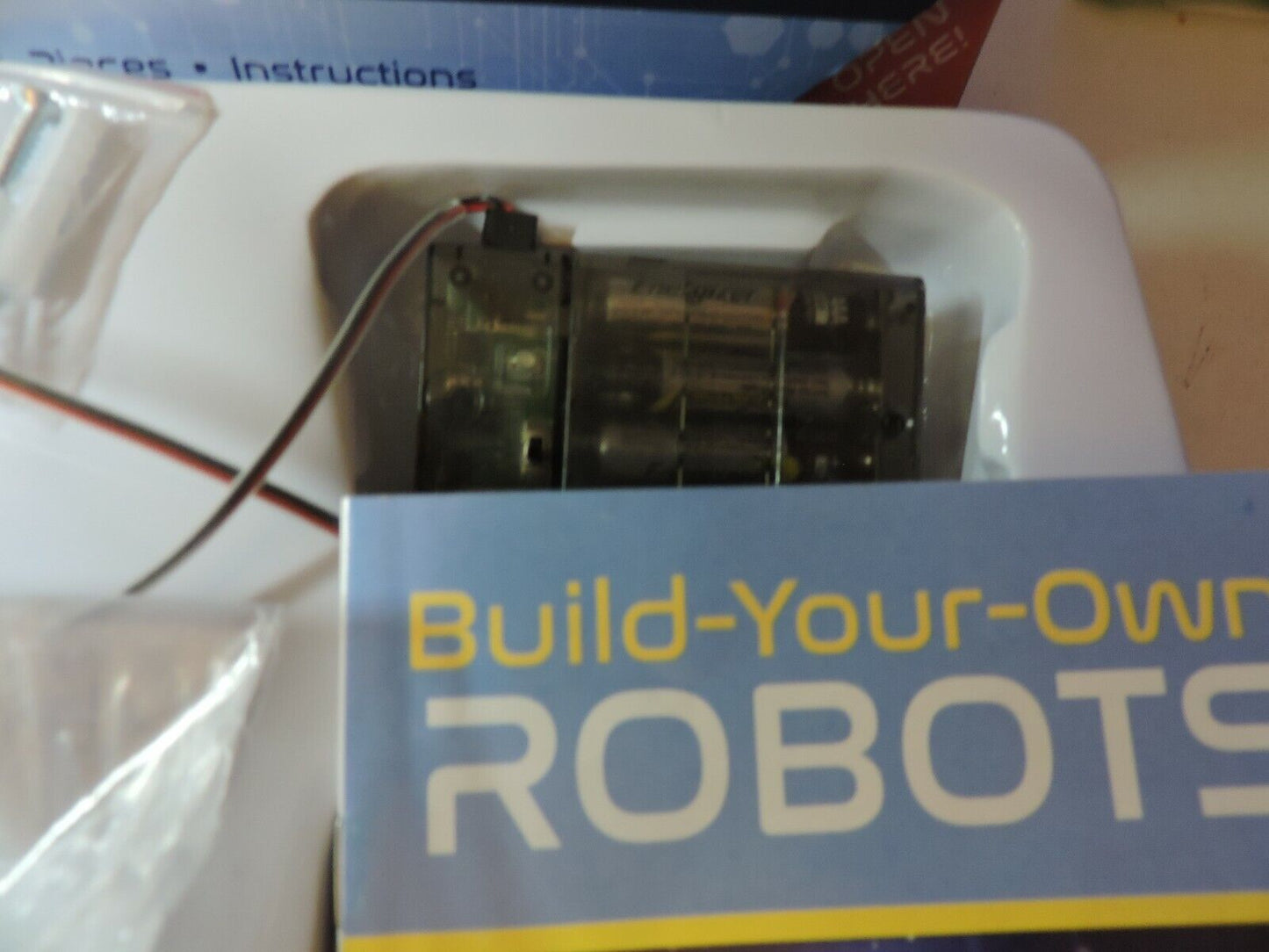 STEM:   BUILD-YOUR-OWN ROBOTS--NOT COMPLETE--SELLING FOR PARTS ONLY