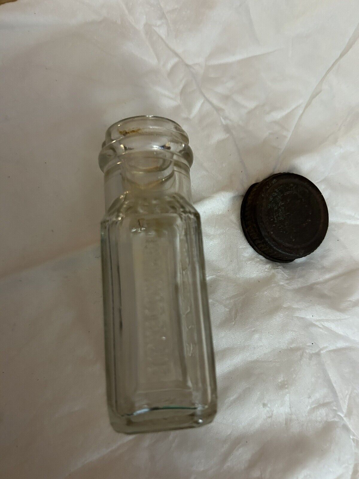 CLEAR VINTAGEBOTTLE WITH METAL SCREW ON CAP(EMPTY)