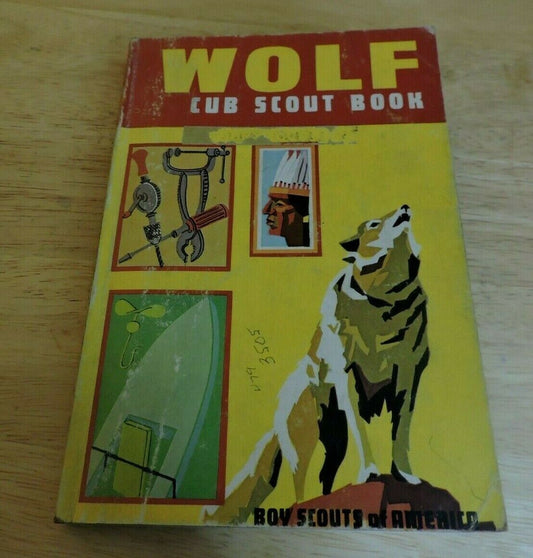 THE CUB SCOUT WOLF HANDBOOK  1970 PRINTING