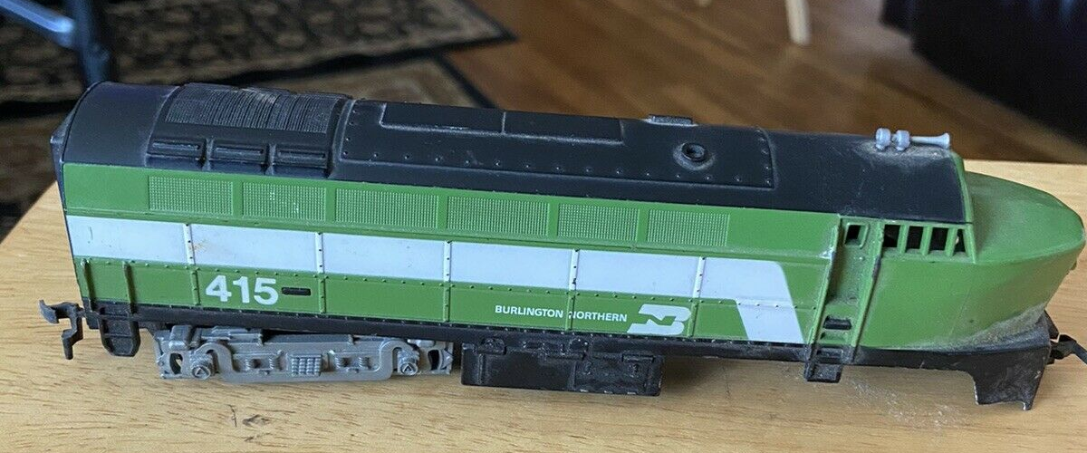 TYCO Burlington Northern Engine Model Railroad Car