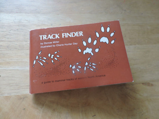 Track Finder : A Guide to Mammal Tracks of Eastern North America by Dorcas S....