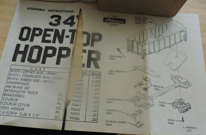 ATHEARN TRAINS IN MINIATURE MILWAKEE ROAD 34 FT OFFSET-SIDE HOPPER (NIB)