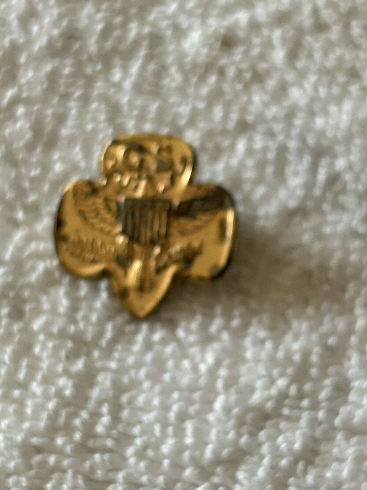 GIRL SCOUTS OF AMERICA:  VINTAGE GS UNIFORM PIN