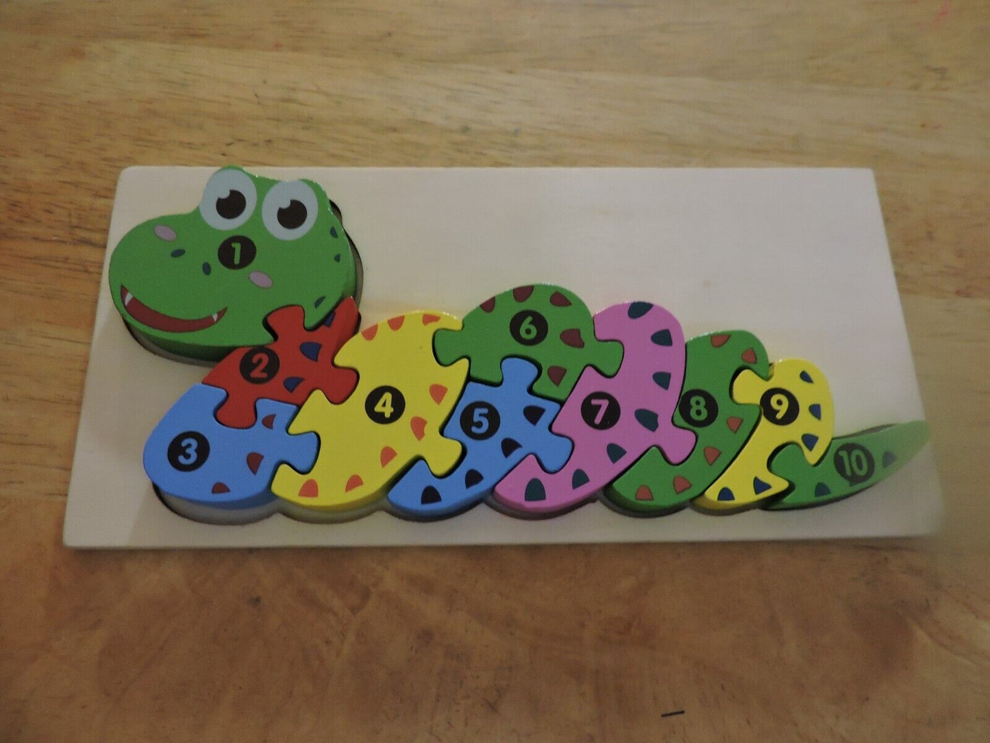 10 PIECE WOODEN ALLIGATOR PUZZLE 8X4 INCHES