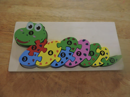 10 PIECE WOODEN ALLIGATOR PUZZLE 8X4 INCHES