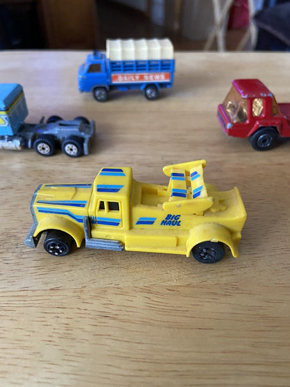 Lot of TYCO Train Cars and Parts for a Model Train set (For Parts Only)