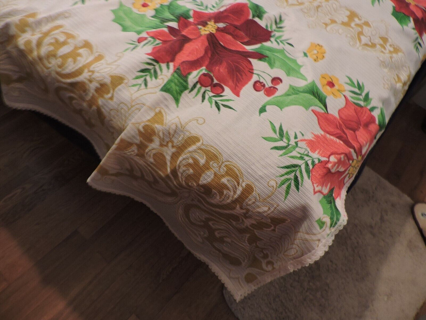 POINSETTIA TABLE CLOTH--87"X61"