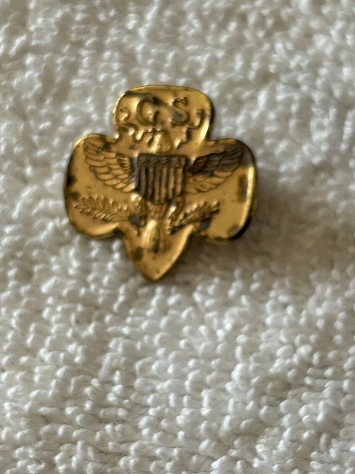 GIRL SCOUTS OF AMERICA:  VINTAGE GS UNIFORM PIN