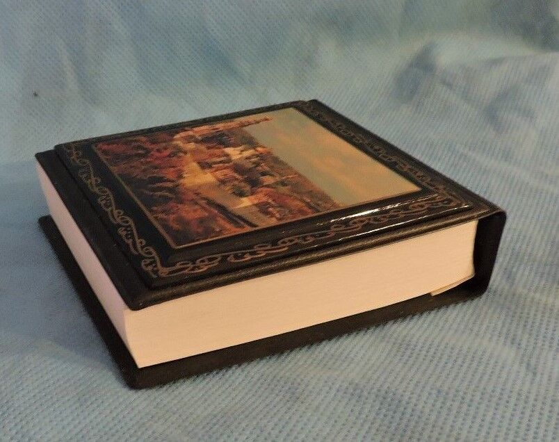 RUSSIAN MADE DESKTOP MEMO PAD WITH ANCIENT CITY PICTURED ON TOP