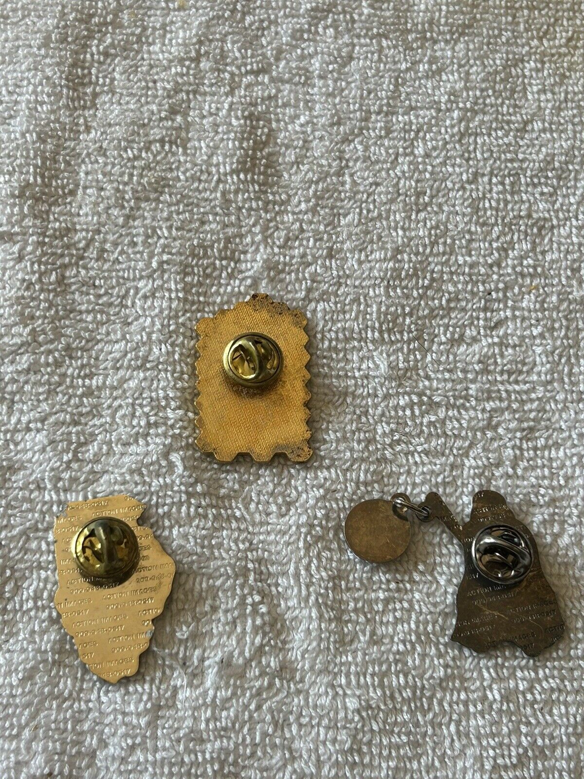 ILLINOIS SOFTBALL PINS:(3) OUTLAWS FASTPITCH, DECANTAUR STING, CENTRAL GIRLS