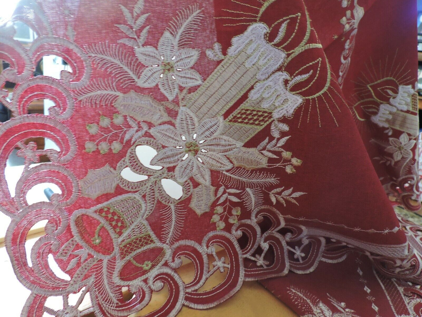 CHRISTMAS TABLE CLOTH--32 X 32 INCHES--NEW