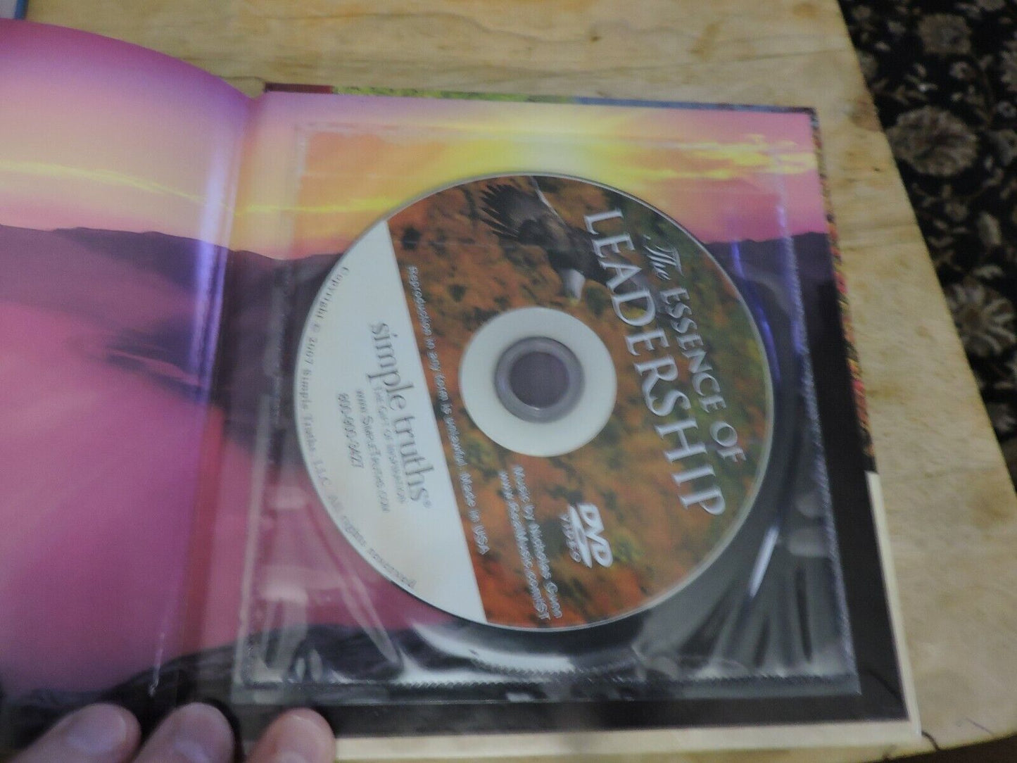THE ESSENCE OF LEADERSHIP BY: MAC ANDERSON 2005 WITH CD--SIGNED
