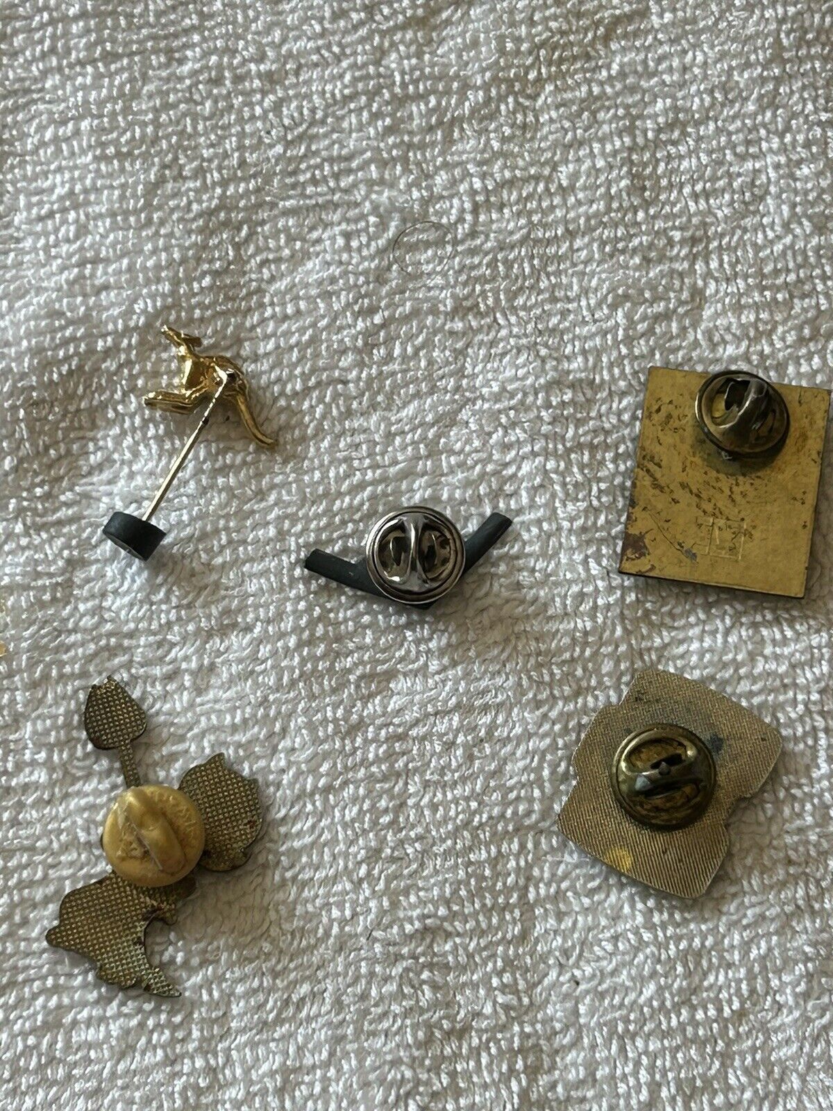 MISC. LAPEL PINS (5) DEVIL, SKOAL, KANGAROO, PLANE, ART