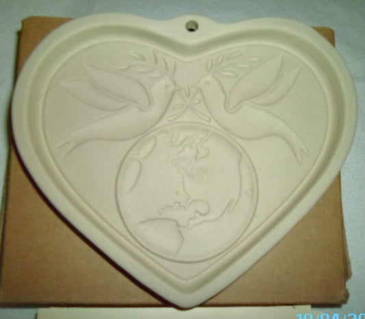 PAMPERED CHEF STONEWARE COOKIE HEART MOLD 