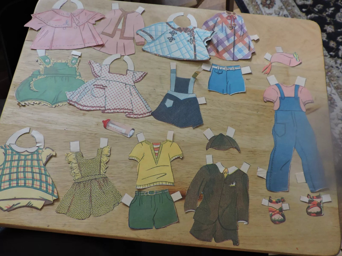 VINTAGE PAPER DOLL OUTFITS 19 PIECES