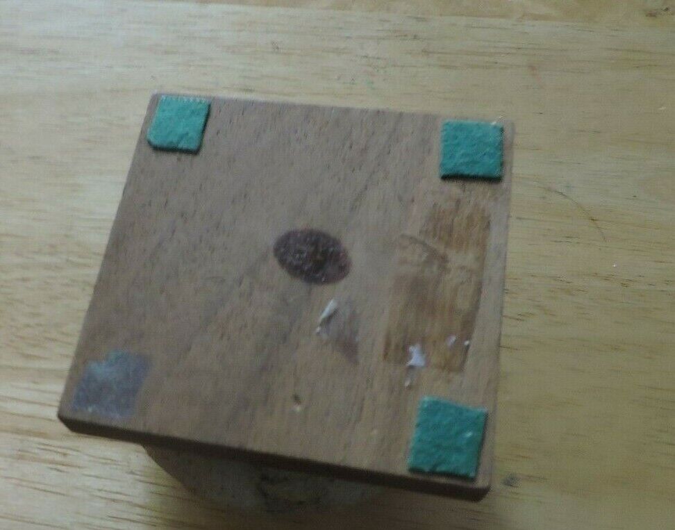 SAND ART MOUNTED ON 2.5 X 2.5 INCH WOOD BASE