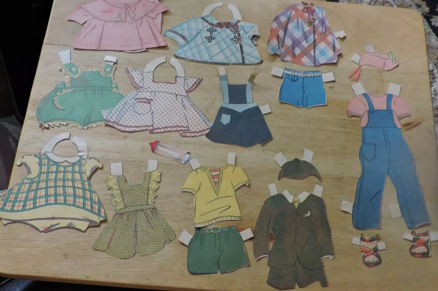 VINTAGE PAPER DOLL OUTFITS 19 PIECES