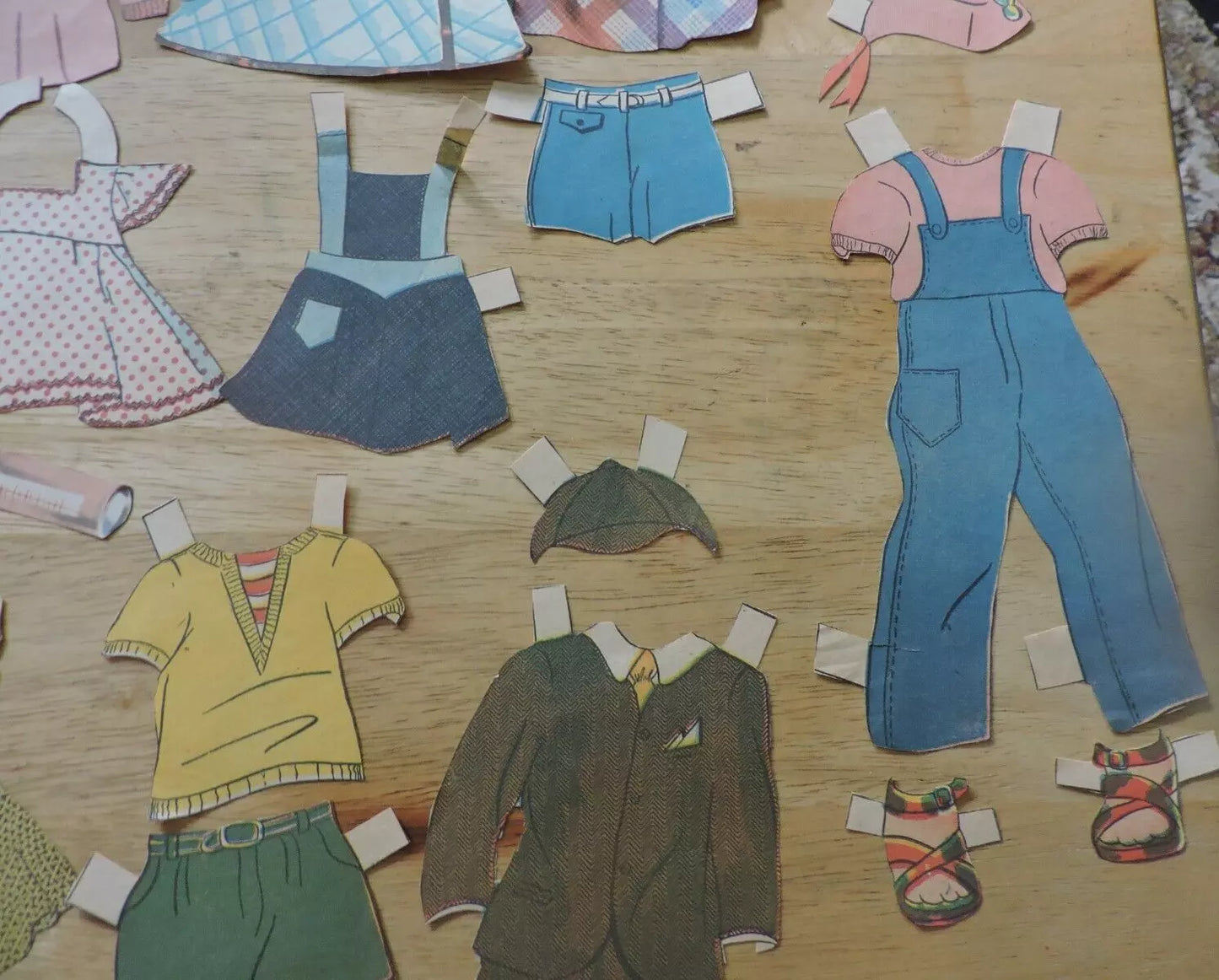 VINTAGE PAPER DOLL OUTFITS 19 PIECES