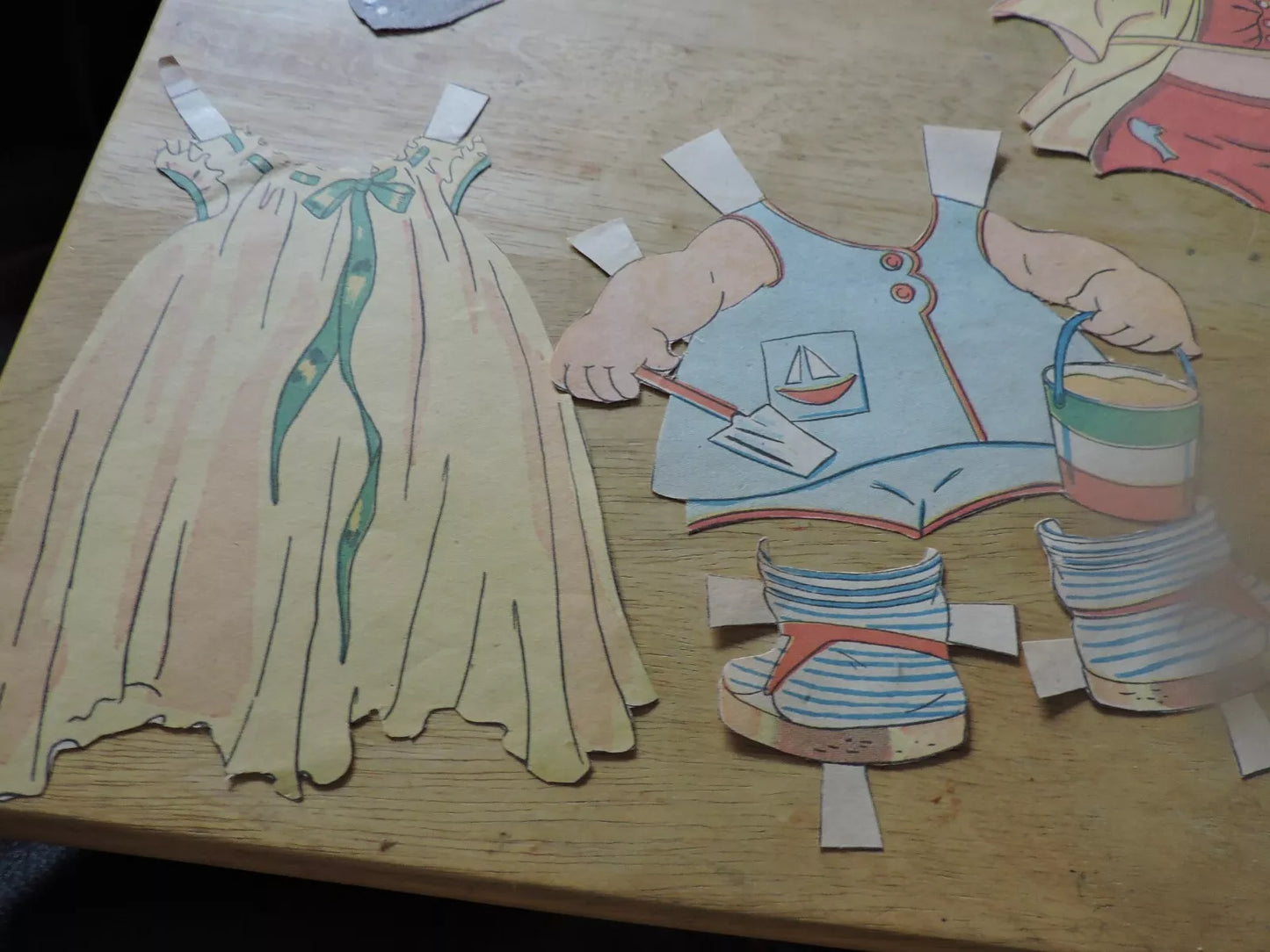 VINTAGE BABY PAPER DOLL OUTFITS 14 PIECES