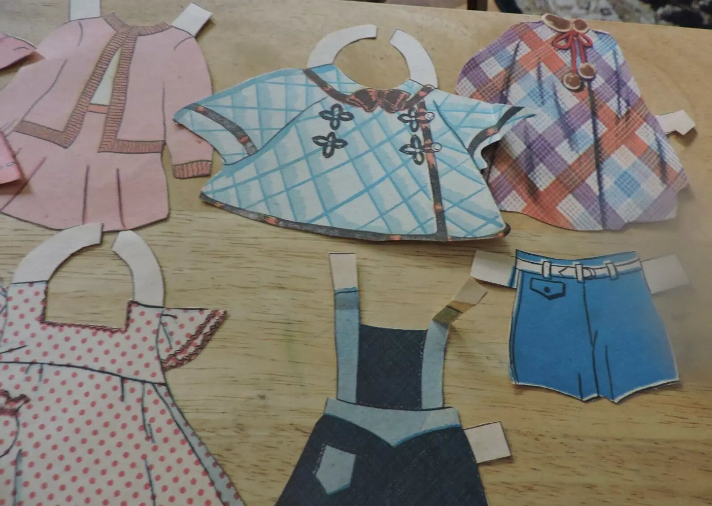 VINTAGE PAPER DOLL OUTFITS 19 PIECES