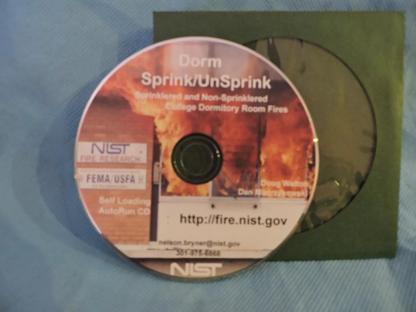 DORM SPRINK/UNSPRINK SPRINKLERED AND NON-SPRINKLED COLLEGE DORM FIRES CD